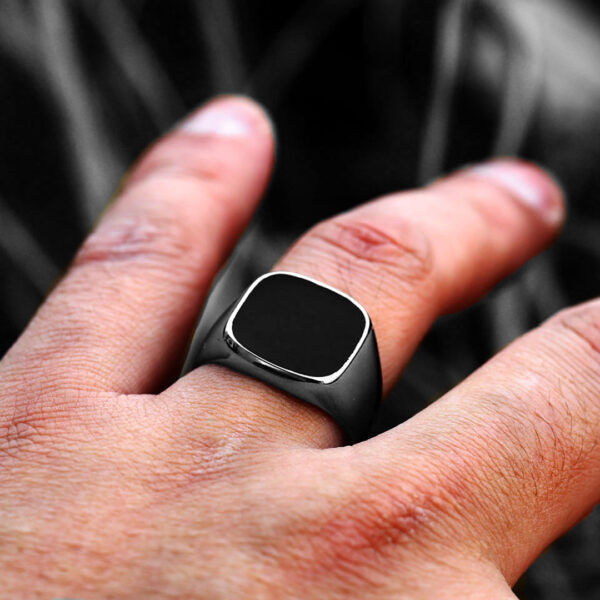 Anillo de titanio para hombre en Wattaca Lima Perú