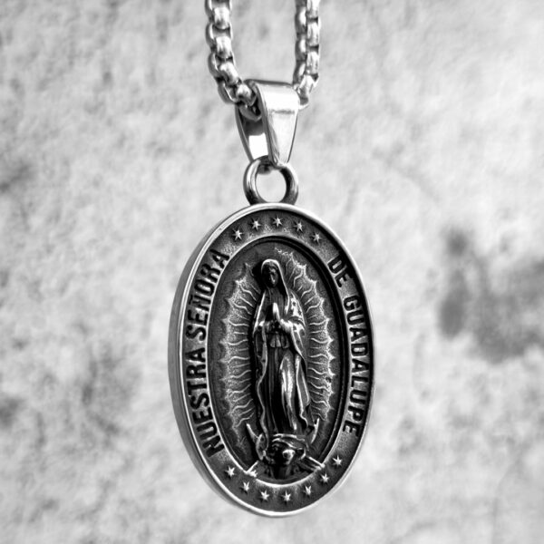 Collar de nuestra señora de Guadalupe en Lima Perú