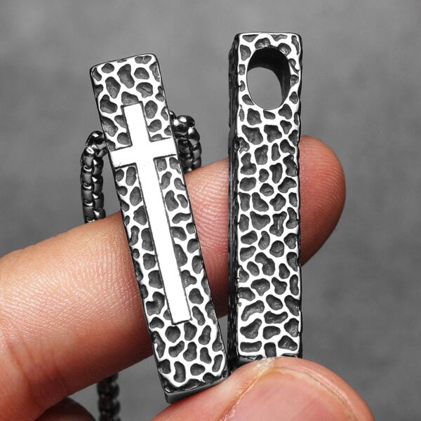 Collar en acero inoxidable para hombres en Lima