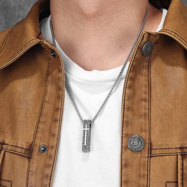 Collar en acero inoxidable para hombres en Lima