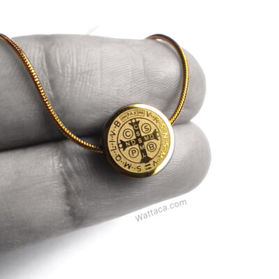 Collar Cruz de San Benito Minimalista Gold Acero Inoxidable – Colección Mujer