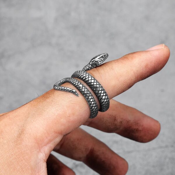 Anillos de serpiente para hombre en Wattaca Lima Perú