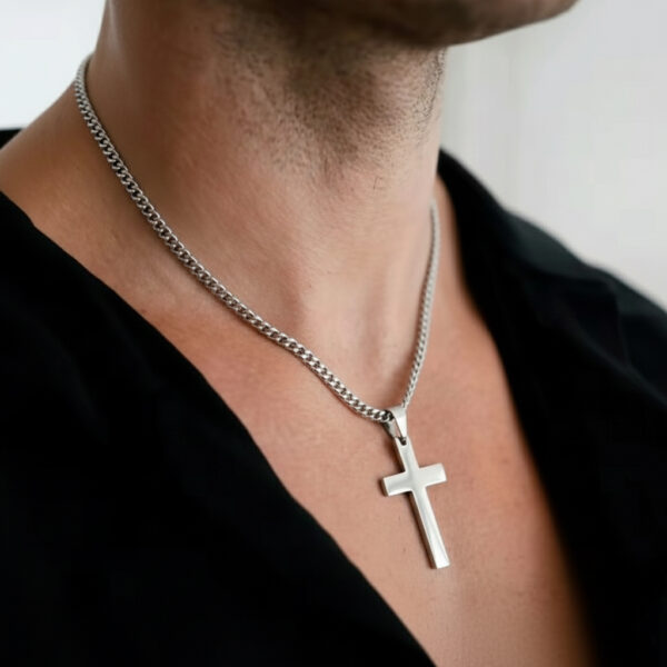 Collar Cruz Acero Inoxidable en Wattaca Lima Perú